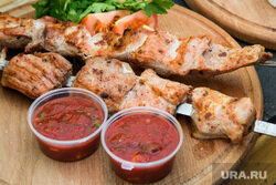 Весной в России начинается сезон приготовления шашлыков. Фото: Владимир Жабриков © URA.RU