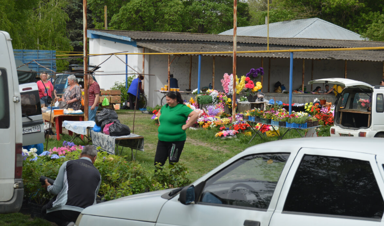 Фото автора. Апрель 2024. Станичный рынок. Раз в неделю, и только по четвергам. Предприниматели так решили.