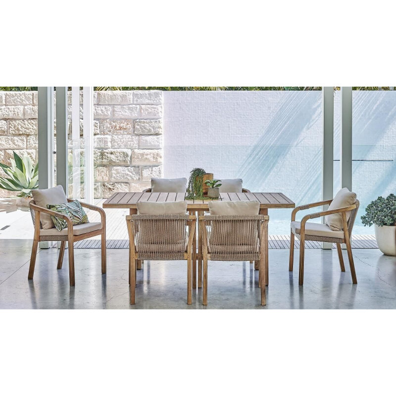 Мебель из массива акации в интерьере