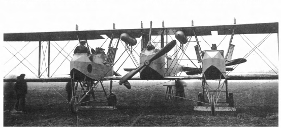 Бреге 11 корсар. Экипаж: 4 чел. Вес взлетный: 4,865 кг. Силовая установка: 3 × поршневой двигатель Renault 8Gd V-8 с водяным охлаждением, 160 кВт (220 л.с.) каждый. Максимальная скорость: 148 км / ч. Крейсерская скорость: 120 км / ч. Дальность: 900 км. Вооружение 1x 37-мм пушка на стационарном креплении в передней части кабины. 2 ×  7,7-мм  пулеметы