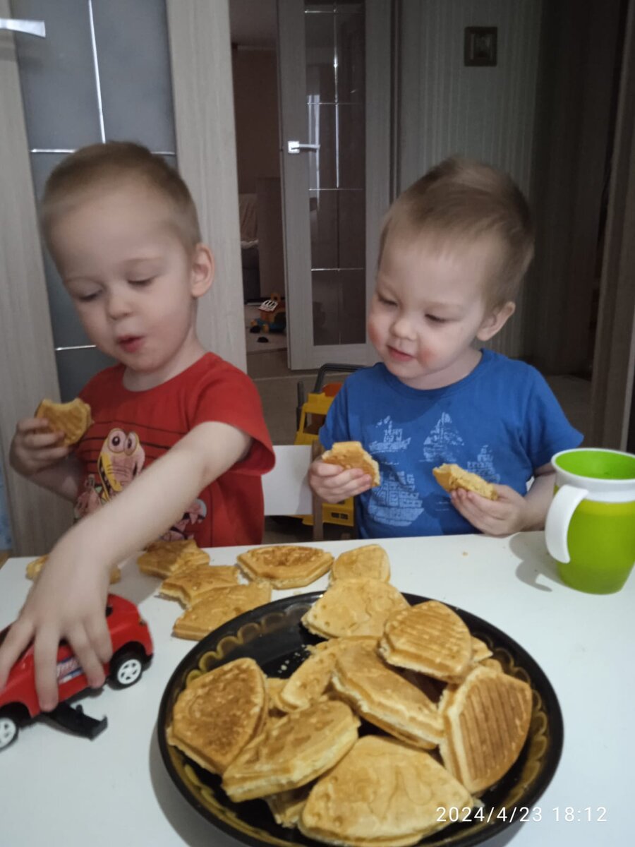 У Пети - красные щеки