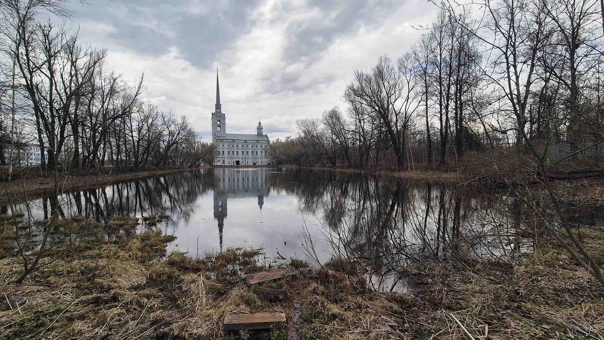 Роскошь, запустение и мистика Петропавловского парка в Ярославле |  Путешествую по России | Дзен