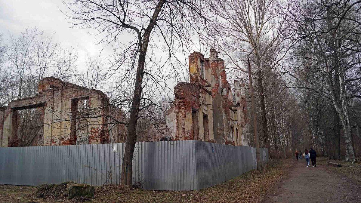 Роскошь, запустение и мистика Петропавловского парка в Ярославле |  Путешествую по России | Дзен