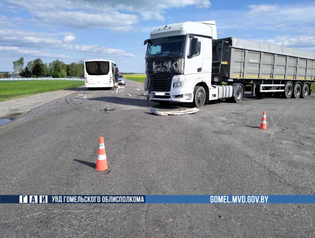 В Хойникском районе произошло ДТП с участием рейсового автобуса |  PrimeNews.by | Дзен