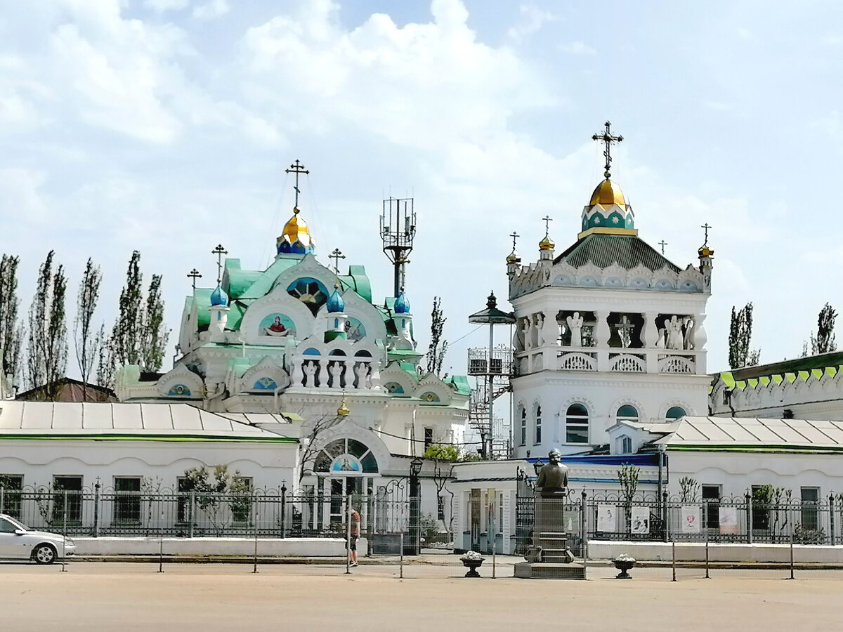 Храм святой Екатерины у автовокзала.