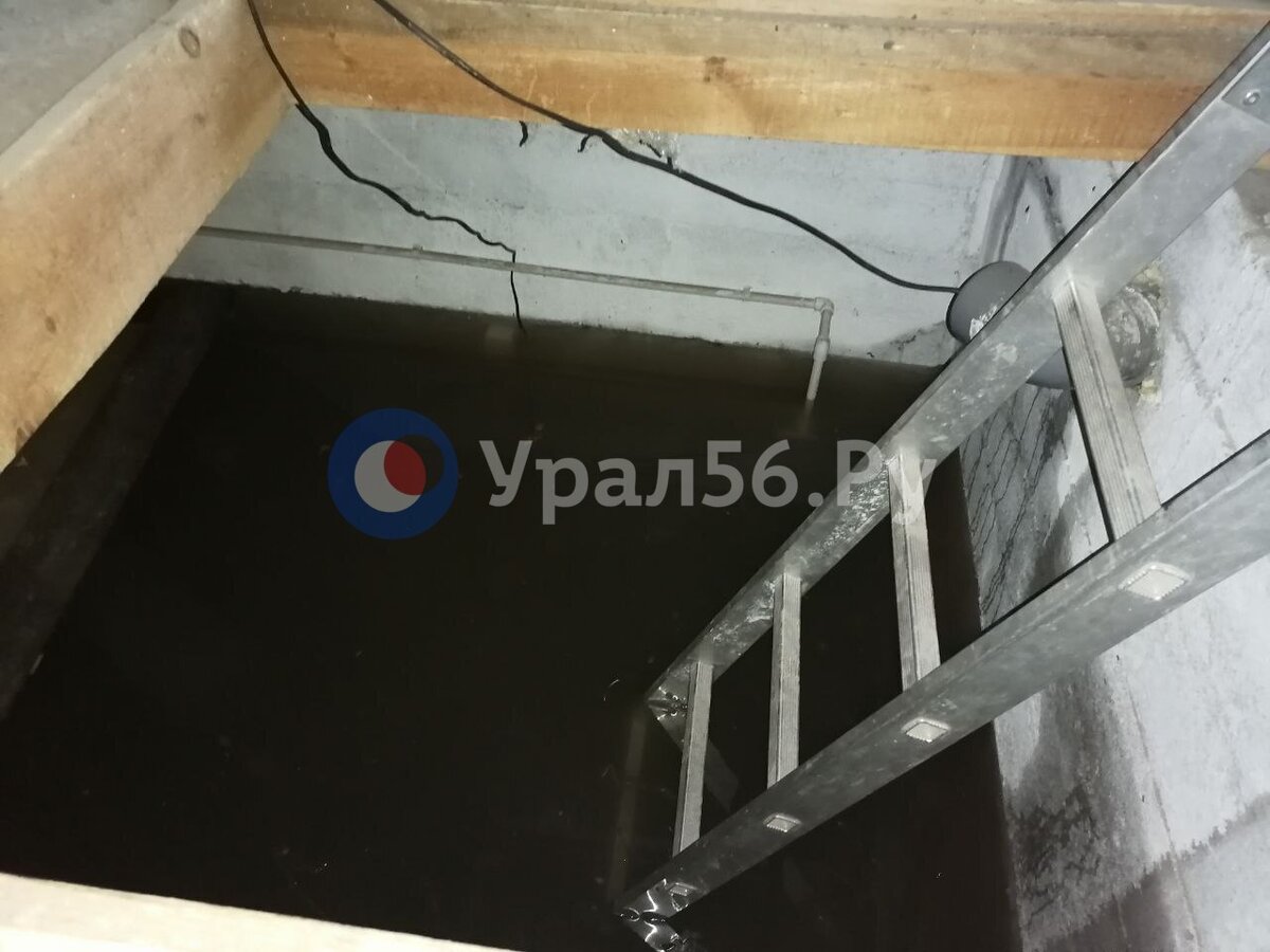    «У меня ребенок инвалид, не на кого оставить»: многодетная мать из Орска рассказала о ситуации в доме после прорыва дамбы