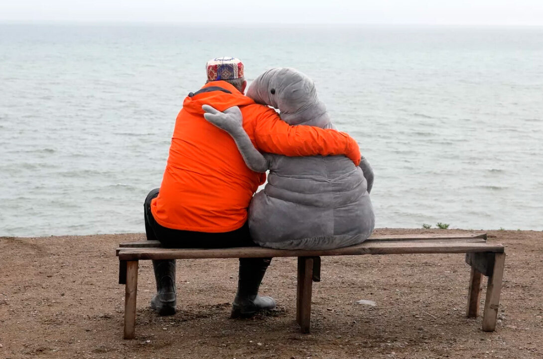 Ждать у моря погоды фразеологизм. Женщина на море. Не жди у моря. Девушка-море. Девушка-море.