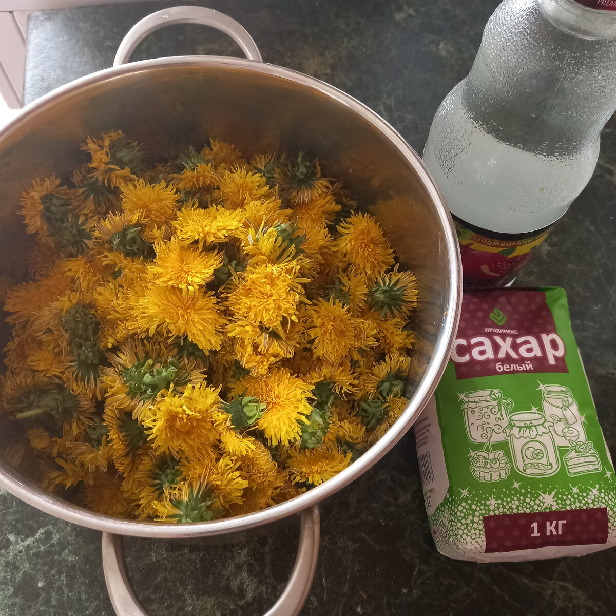 Ингридиенты. Цветки одуванчика необходимо правильно собрать: в сухую, солнечную погоду, в середине дня.