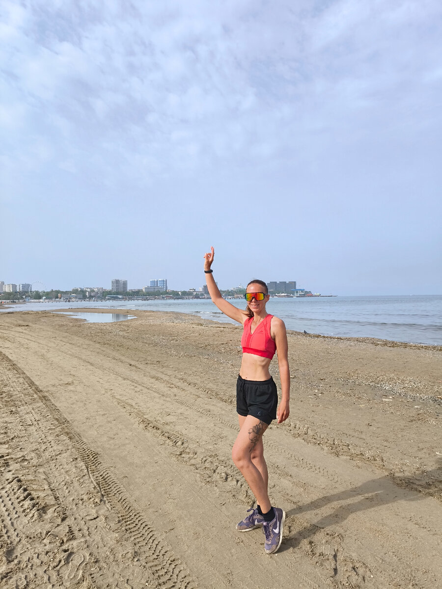 Начните день с пробежки 🏃‍♀️   В обед найдите место для развлечений на воде 🏄‍♀️🚣‍♀️🤽‍♀️  А на ужин отлично подойдёт велосипед)🚴  А как вы провели первый праздничный выходной?