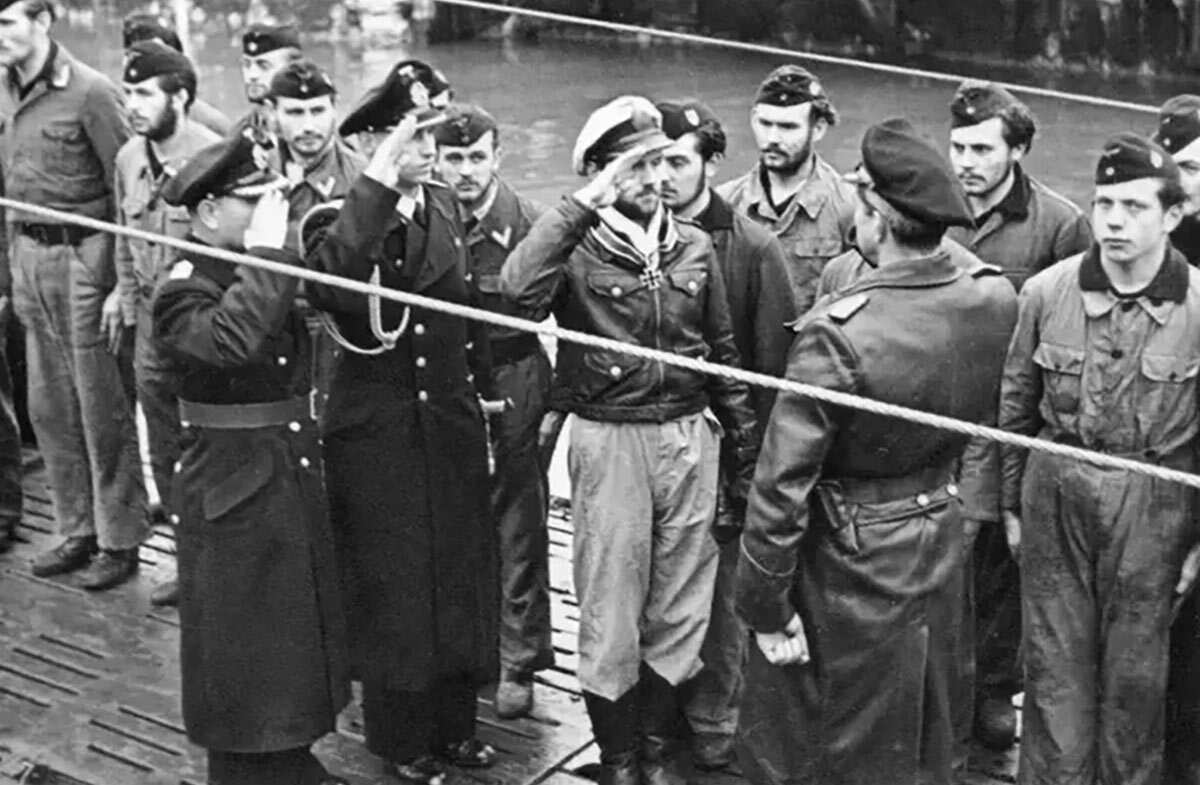 bundesarchiv.deКомандир U-262 и его экипаж