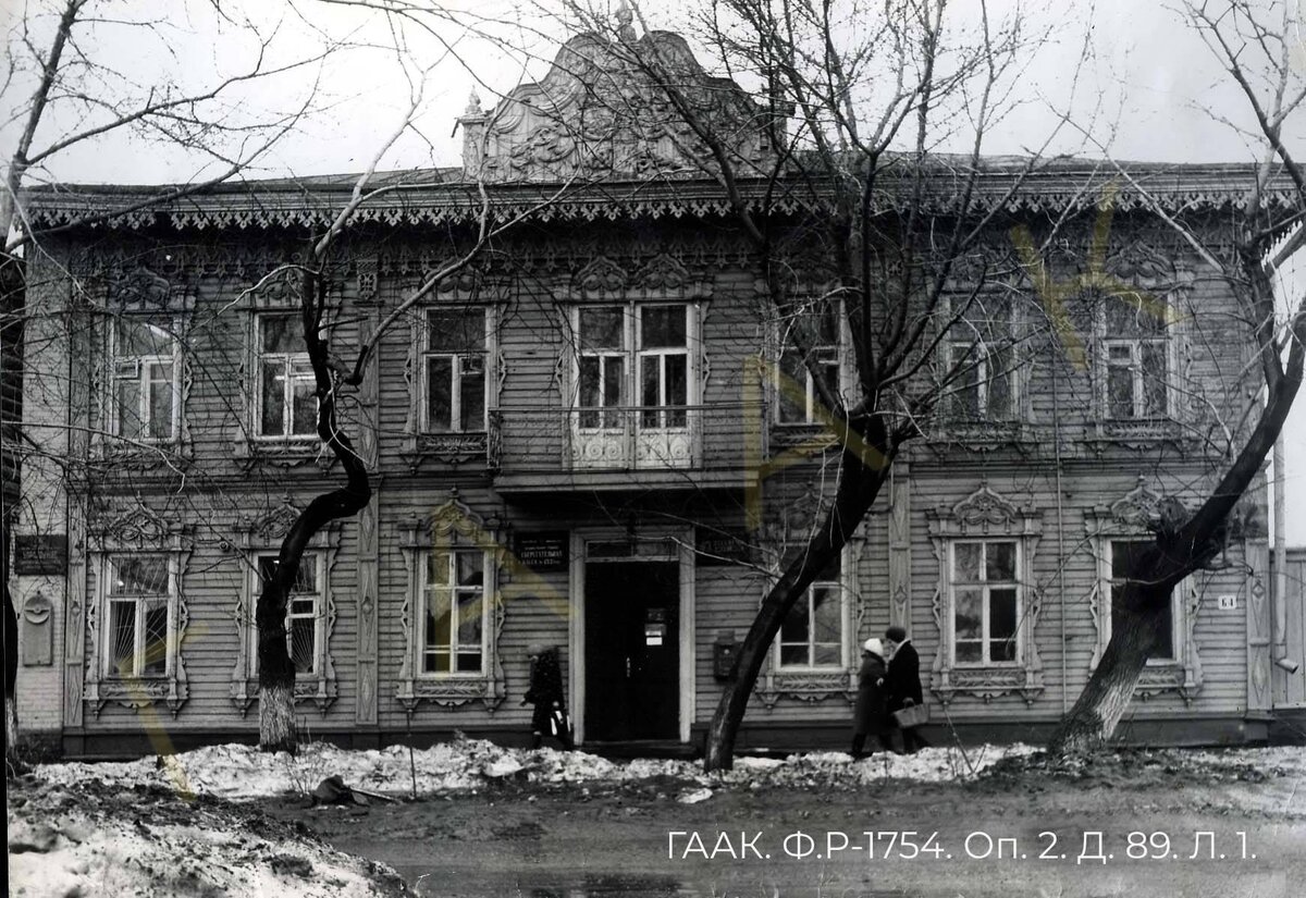 Ул. Пушкина, здание бывшей аптеки Крюгера. Именно здесь в 1929 году был размещён радиотрансляционный узел. Источник фотографии - Государственный архив Алтайского края. 