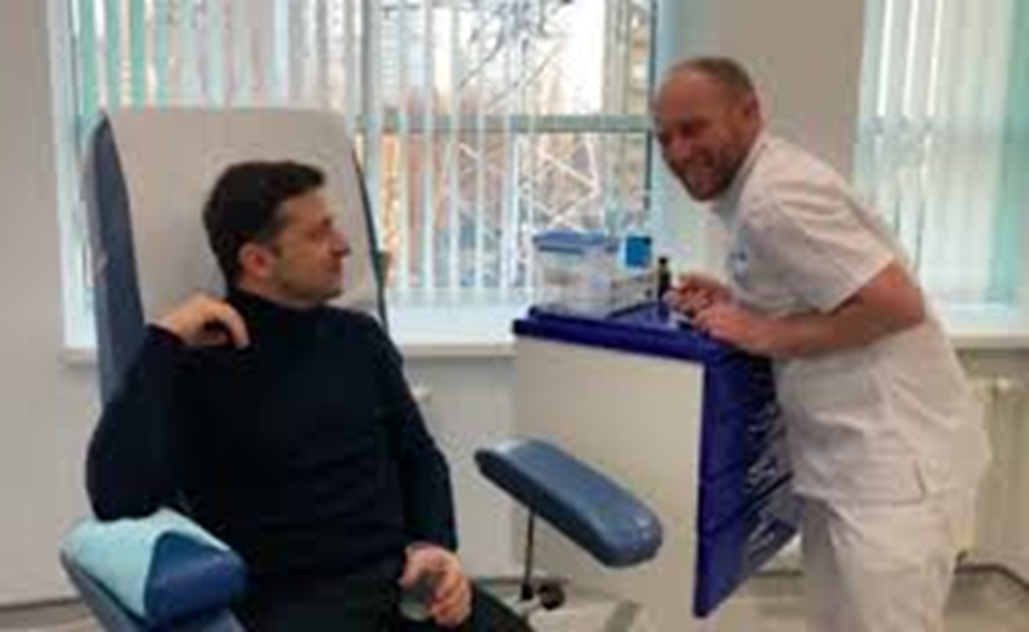 Доктор утешает клоуна: - Пан президент, давайте не биться головой об стенку и не рвать на себе волосы (тужить и горюниться). Депрессивная фаза обязательно снова изменится на маниакальную.