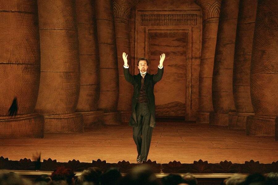 Кадр из фильма "Иллюзионист" (2006)