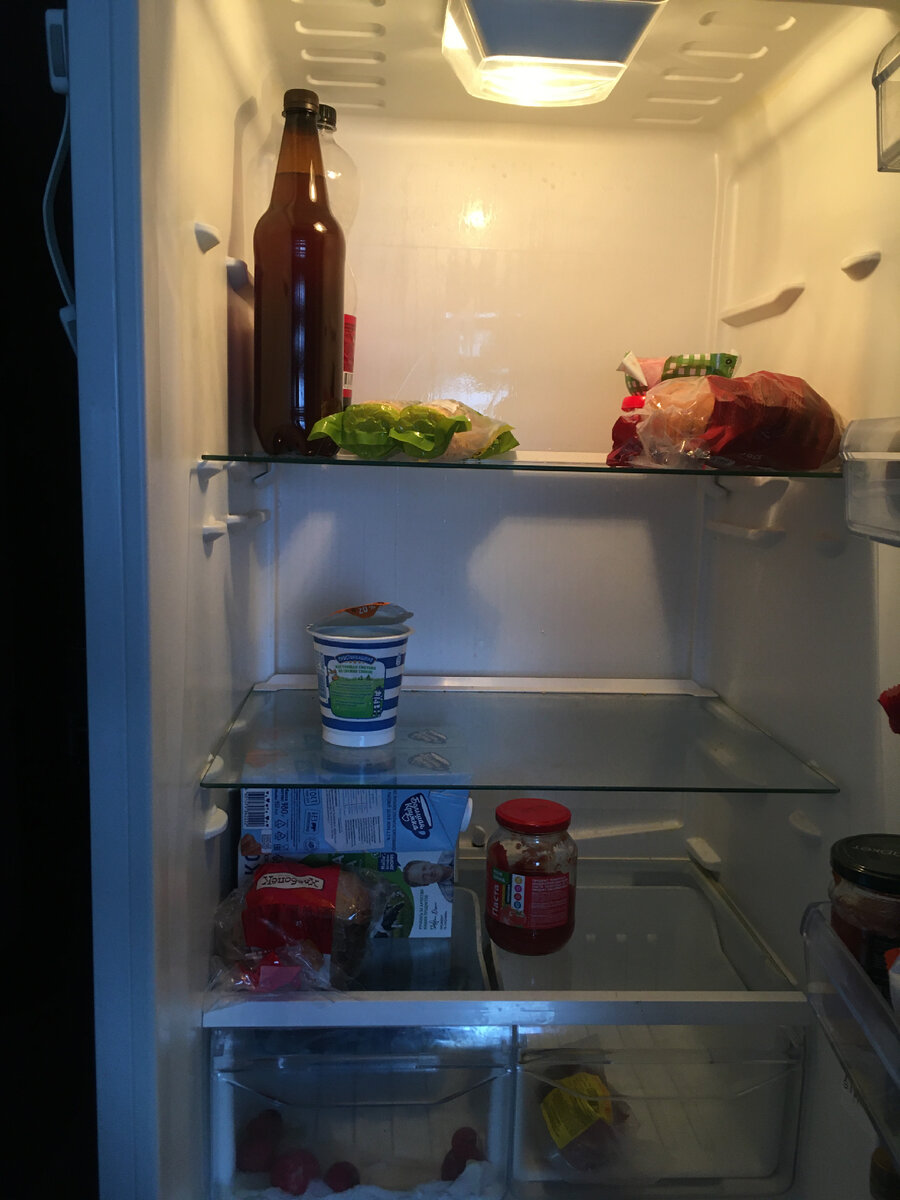 Холодильник пока привезли с прежней квартиры. На следующей неделе будет новый. 