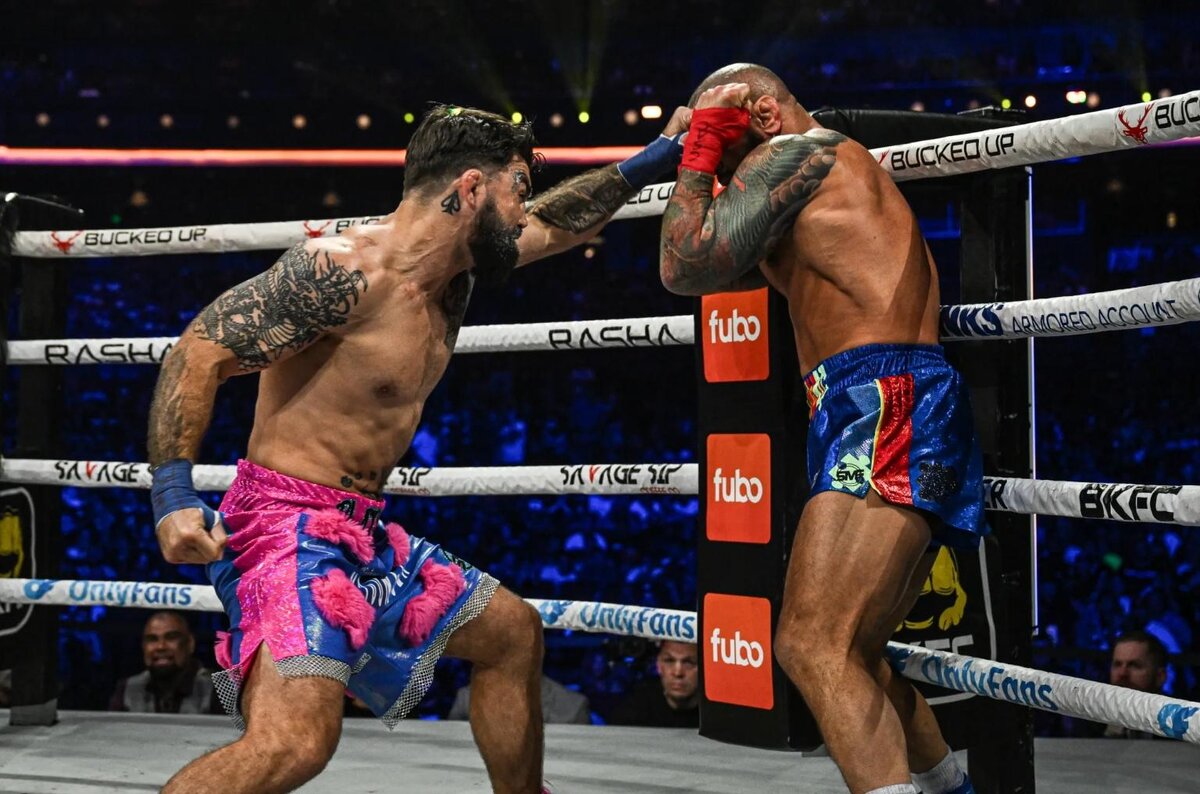     Майк Перри – Тиаго Алвес