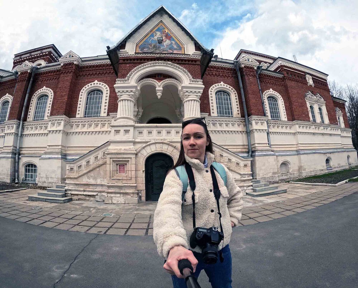 Город Гусь-Хрустальный находится во Владимирской области в 60 км от Владимира