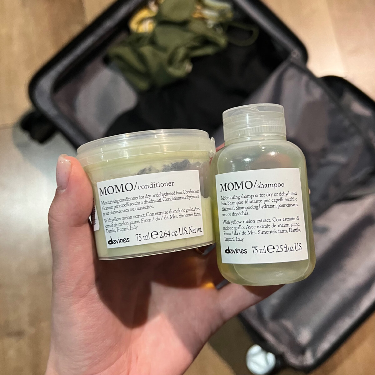 Мой парикмахер посоветовала мне взять в отпуск увлажняющую линейку MOMO