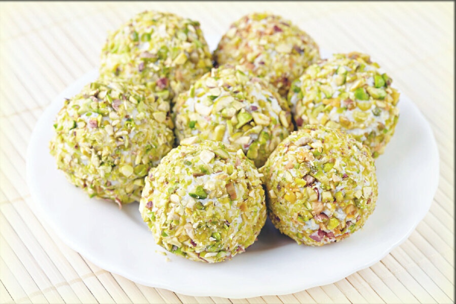 Закуска "хрустящие шарики". Рецепт шариков с чесноком. Рецепт шариков с чесноком. Сырные шарики с чесноком на закуску. Салат в виде шарика.