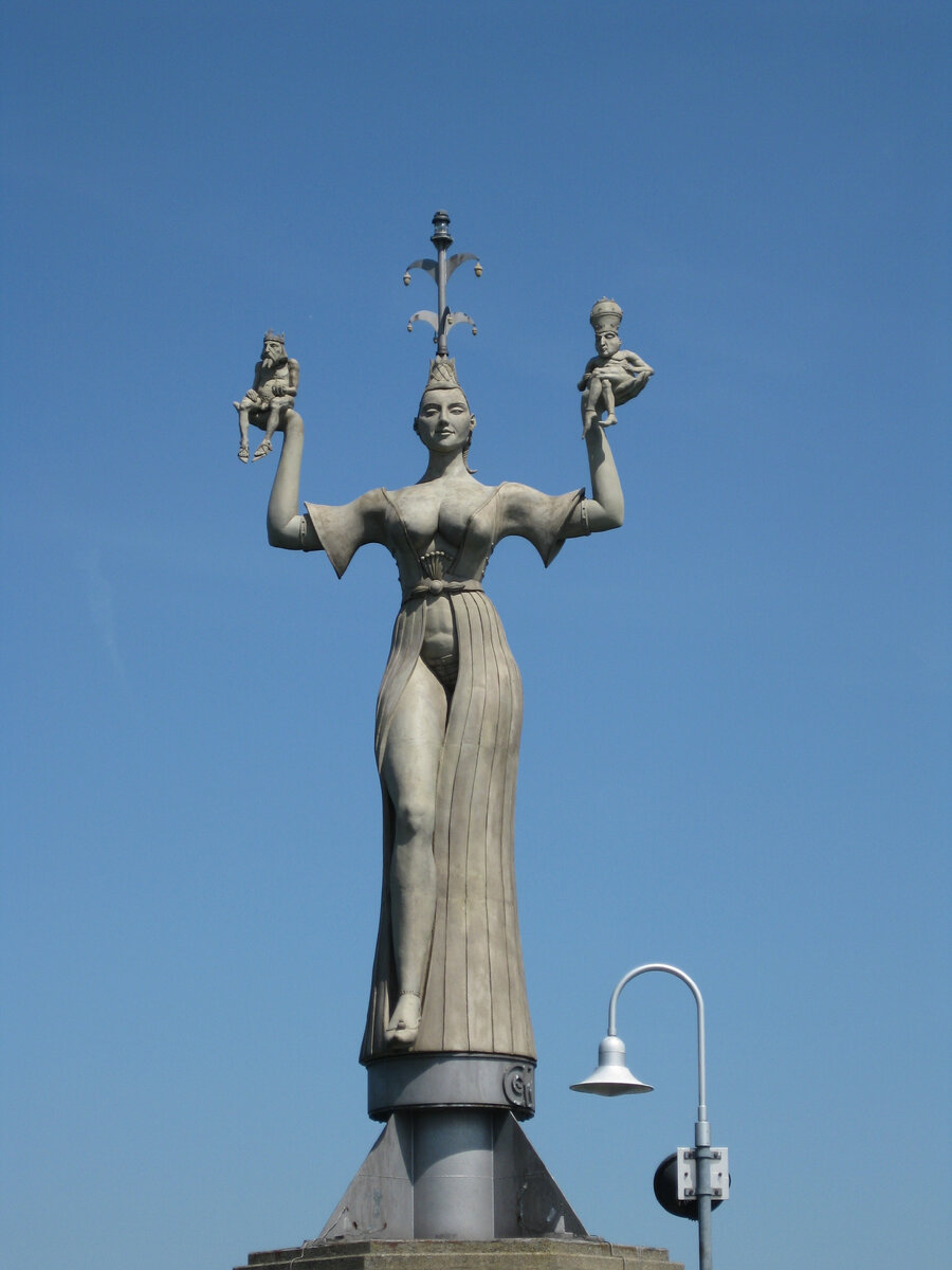 Cкульптура Империи у Боденского озера.