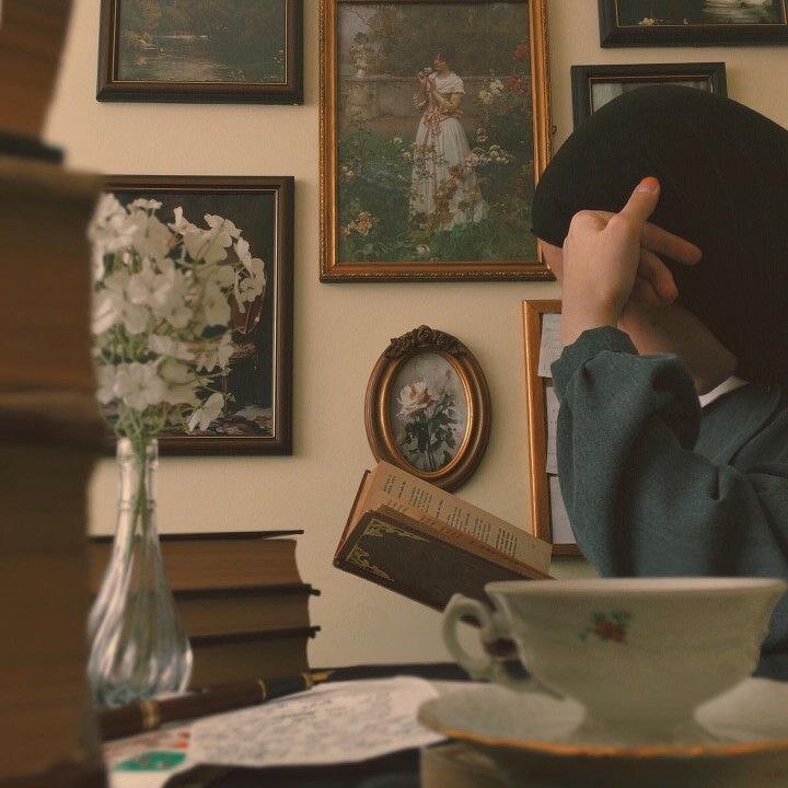 Чего хочет женщина..?
Она хочет любить…
Она хочет, чтобы её любили...
Уважающая себя женщина не требует от тебя многого...
Она хочет жить с ощущением своей значимости перед тобой...
Она ожидает, что вы будете уважать её мысли, слушать её, приятные слова, ваше внимание, почти...
Женщина, которая не попирает свою светлость, не принижает ее ценности, не хочет многого...
Потому что такая женщина ценит тебя, а не свое имущество...
Потому что такая женщина знает цену истинной человечности...

- Эрдоган Йылдырым