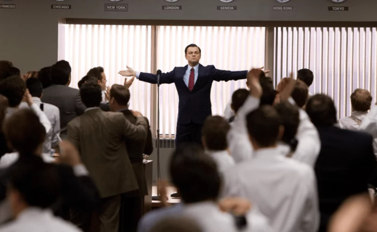 Далеко не каждый человек уверенно себя чувствует перед большой аудиторией, а ораторское мастерство-это и вовсе искусство