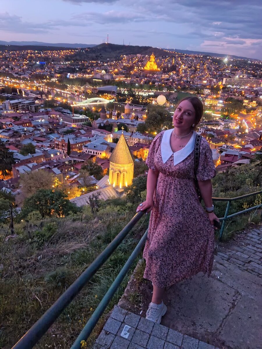 Вид на Тбилиси со спуска от Матери Грузии