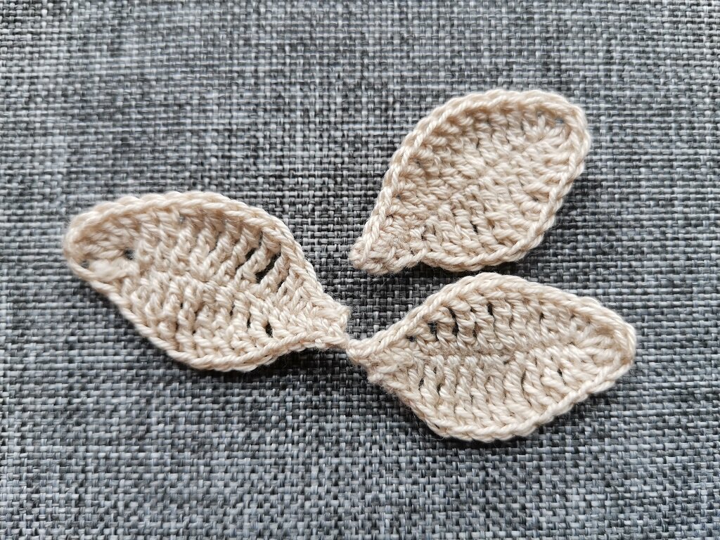 Прямые листочки без изгиба.