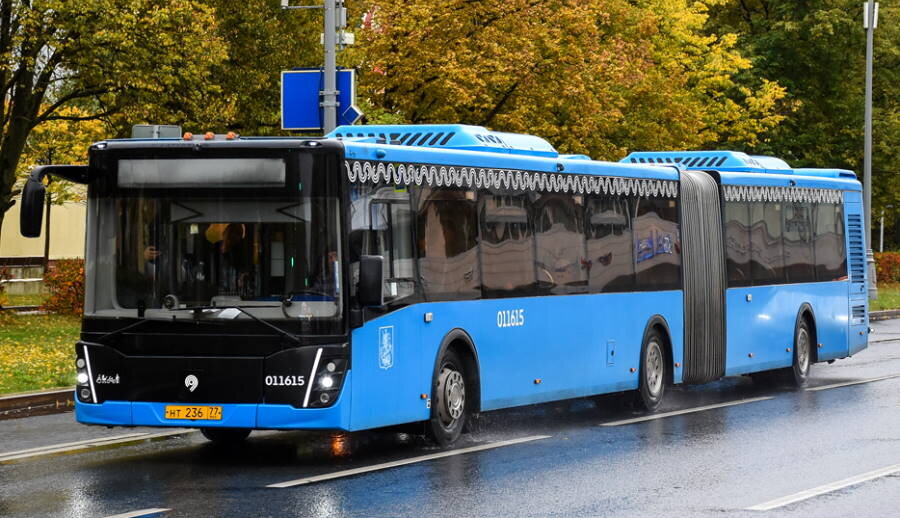 Основным покупателем этой модели был столичный «Мосгортранс». На фотографии — ЛиАЗ-6213.65 с дизайном под требования Москвы. 