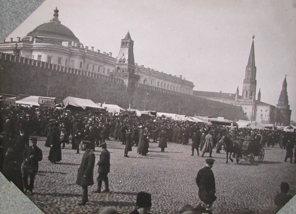 Вербный торг на Красной площади. А.А.Губарев. 1910-е гг.