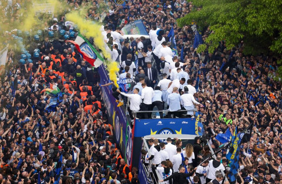    «Интер» отправился на чемпионский парад после победы над «Торино».