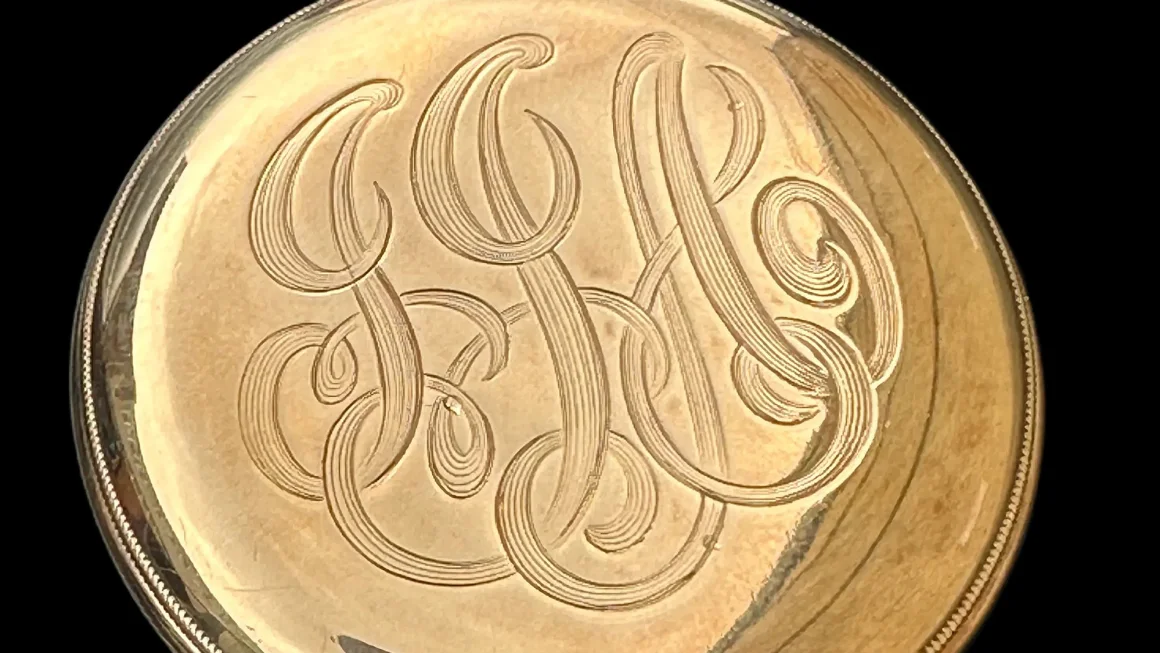 Карманные часы Джона Джейкоба Астора IV были проданы на аукционе за 1,485 миллиона долларов. Генри Олдридж и сын, ООО.