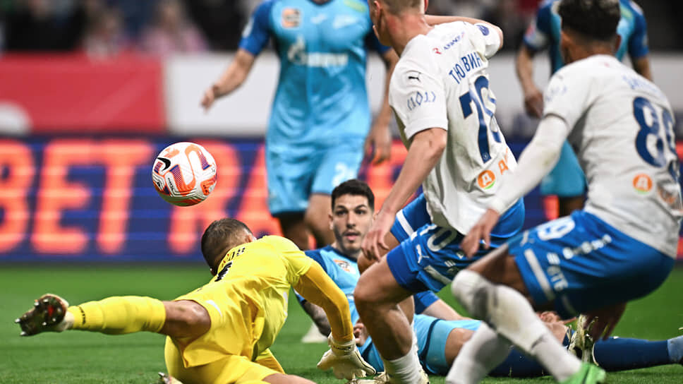 Фото: Иван Водопьянов / Коммерсантъ📷Матч между командами «Динамо» и «Зенит»