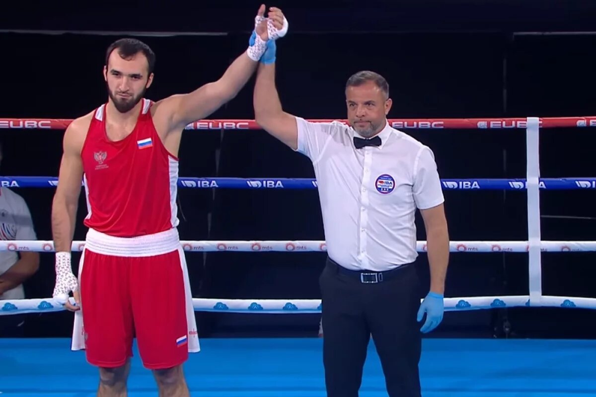    Боксёр Муслим Гаджимагомедов стал чемпионом Европы из-за травмы соперника