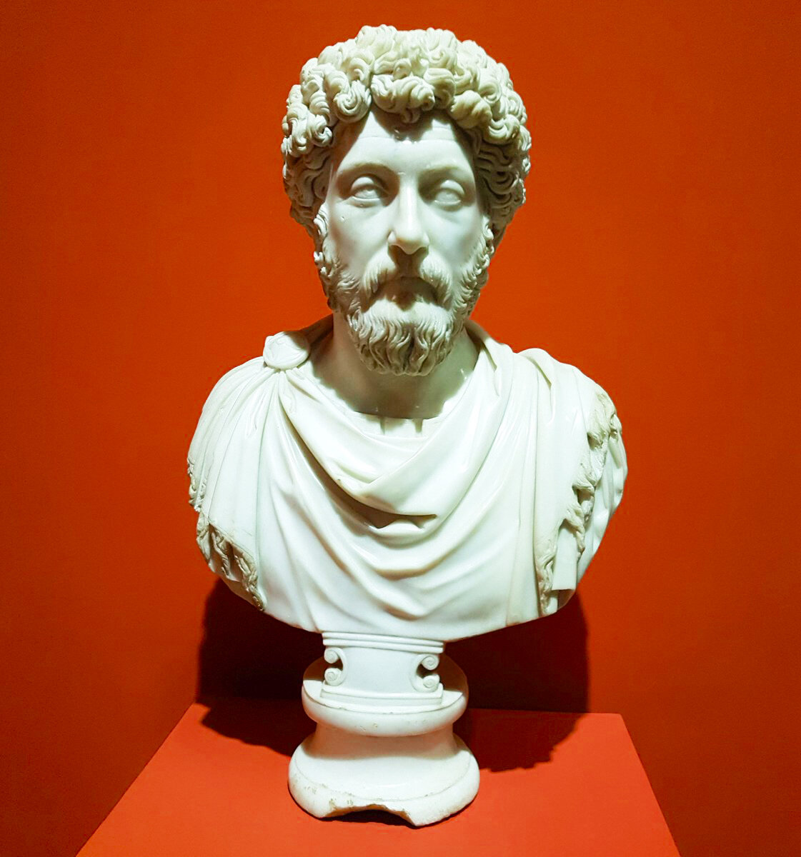 Биография  Марк Аврелий, римский император с 161 по 180 год нашей эры, известен не только своим политическим лидерством, но и глубокими философскими размышлениями.