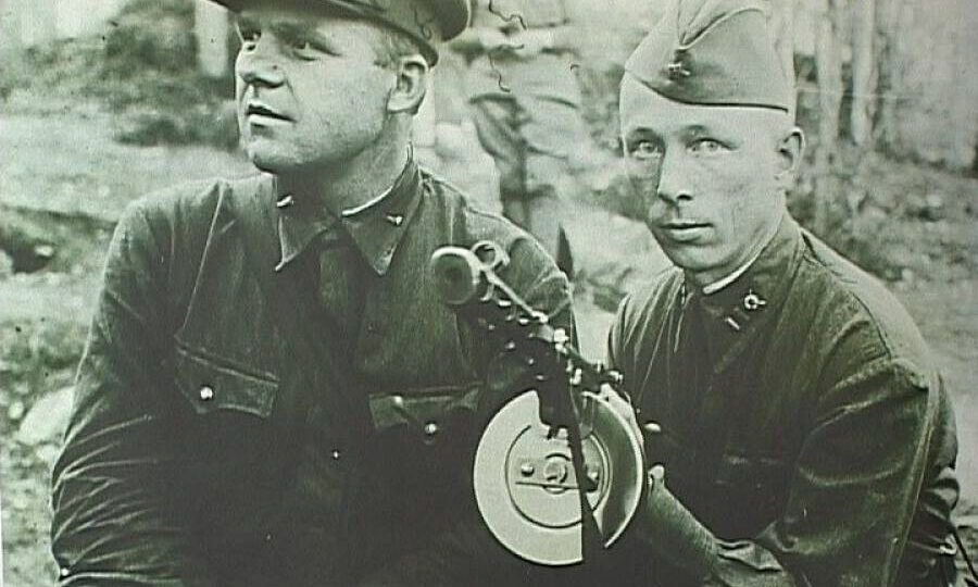 Как заставить воевать по-своему. К дню рождения «папаши калашникова»