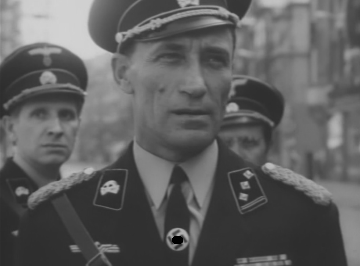 Немецкий "майор" Вайсс с петлицами оберштурмфюрера СС (обер-лейтенанта). Кадр из сериала