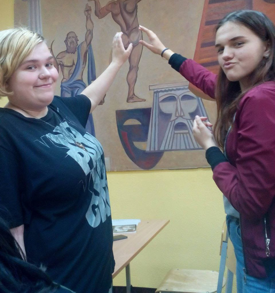 "Меня зовут Клинцевич Екатерина Сергеевна Мне сейчас мне 21.  В 17 лет я весила 100 кг, а сейчас я мечтаю стать самой красивой и "накачанной" девушкой.