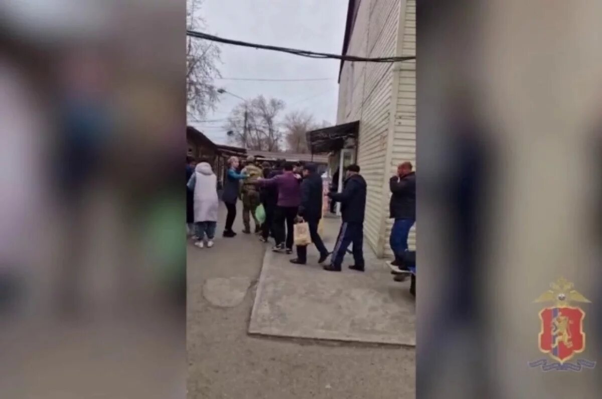    Красноярские полицейские задержали 135 мигрантов, работавших на рынке