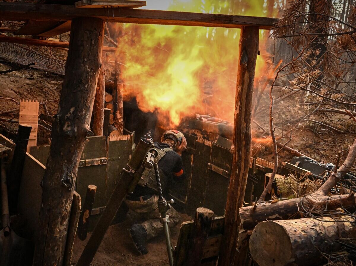    Боевая работа расчета 82-мм миномета "Поднос" ЦВО по позициям ВСУ на Краснолиманском направлении СВО© РИА Новости / Станислав Красильников