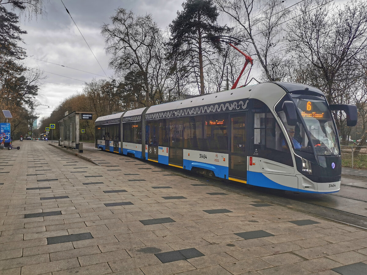 Трамвай 31454 71-931М "Витязь-М" на маршруте № 6. Авиационная улица, остановка "Пехотная улица".