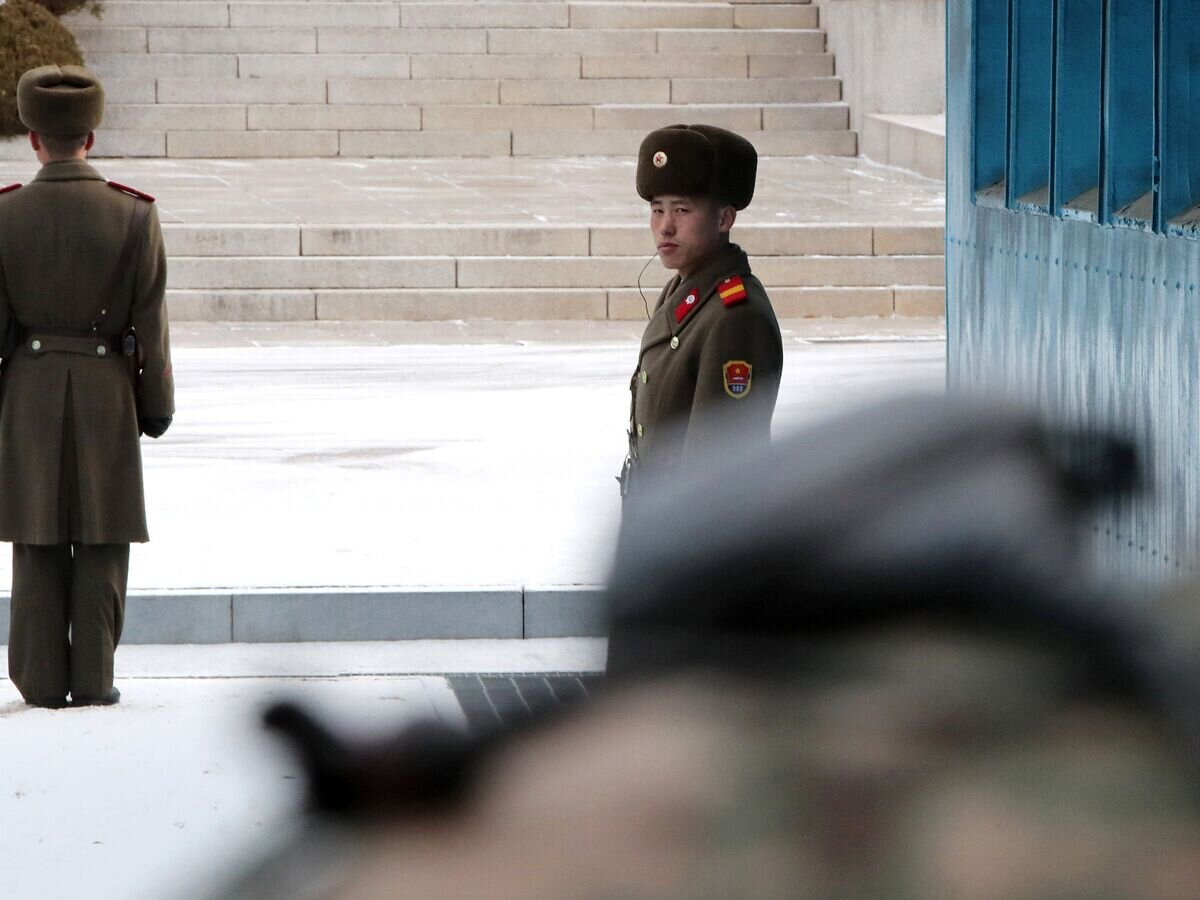   Военнослужащий КНДР в Пханмунджоме© AP Photo / Korea Pool