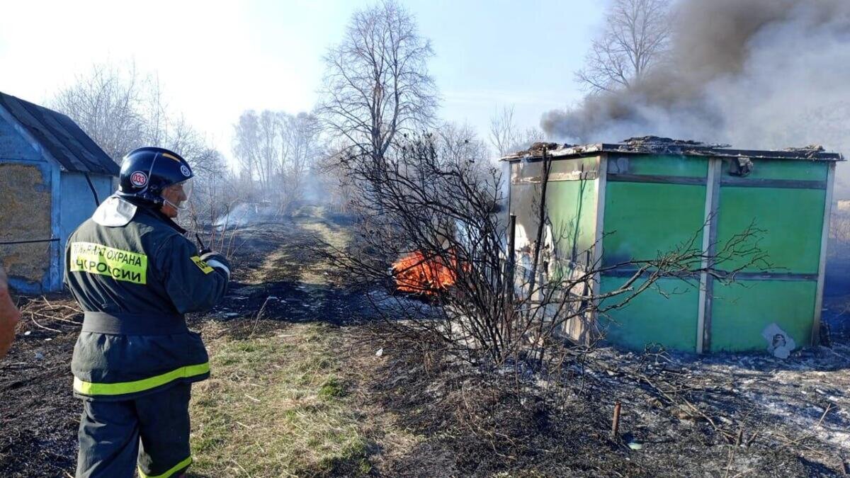 В Искитимском районе пожарные локализовали распространение огня |  Бердск-Онлайн СМИ | Дзен