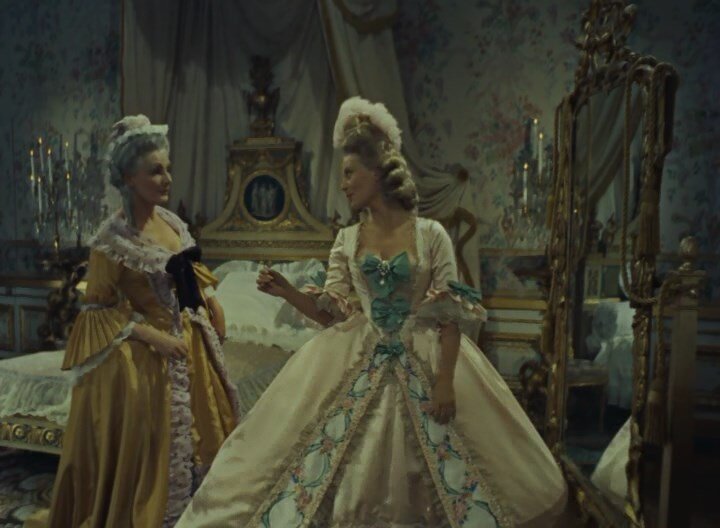 Фильмы об этой французской королеве - прекрасный пример того, как на основе биографии одного и того же человека можно создать совершенно разные образы!-2-2