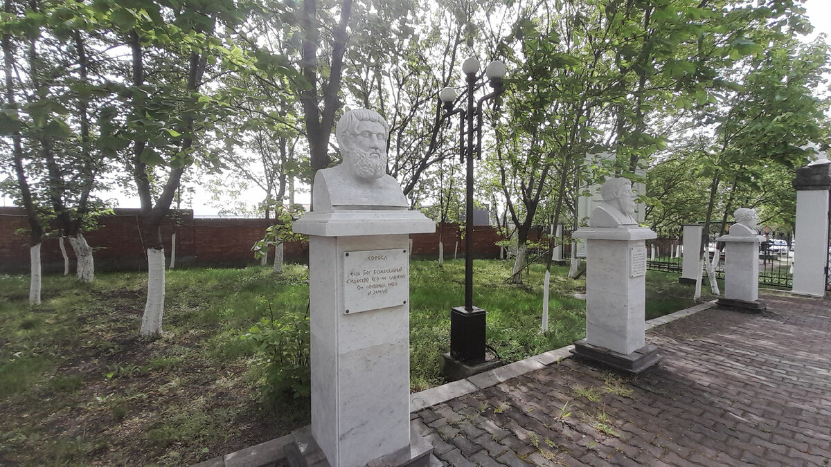 фото автора  аллея  философов