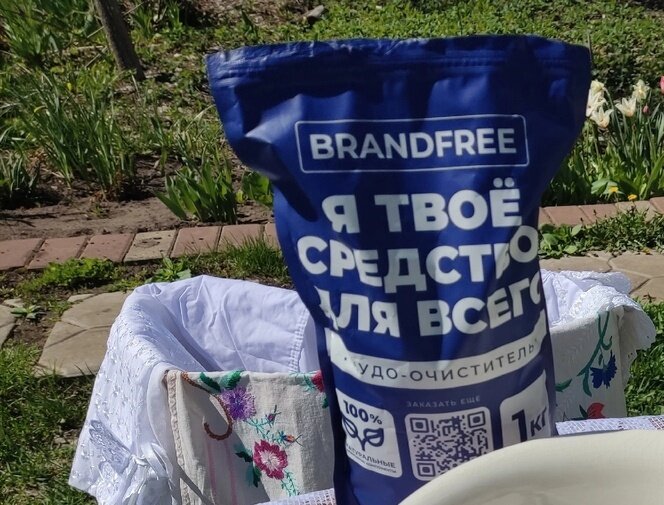 Серость старого текстиля в сравнении с современными белыми вещами перед стиркой