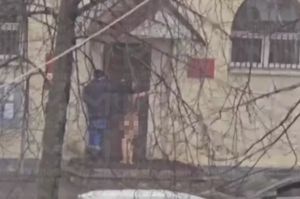    Ранее всех шокировала другая красавица, в Красном селе.