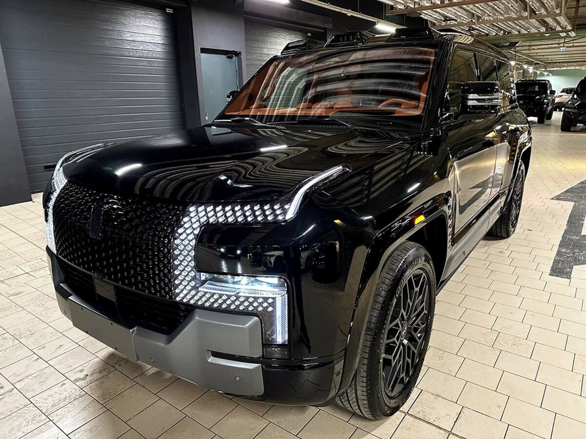 Передняя часть BYD Yangwang U8. Фото с сайта - auto.ru 