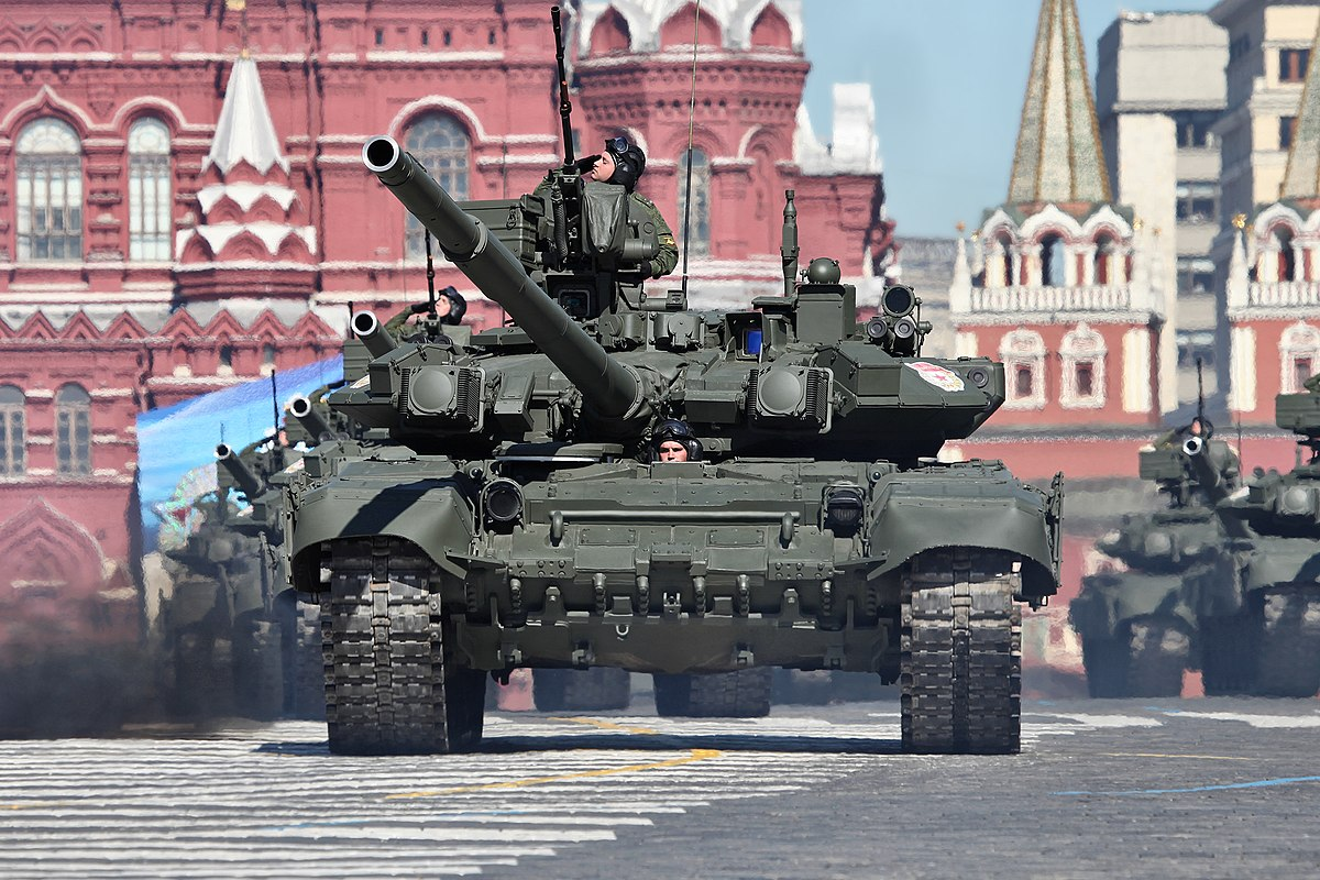 Танк Т-90 на Красной Площади