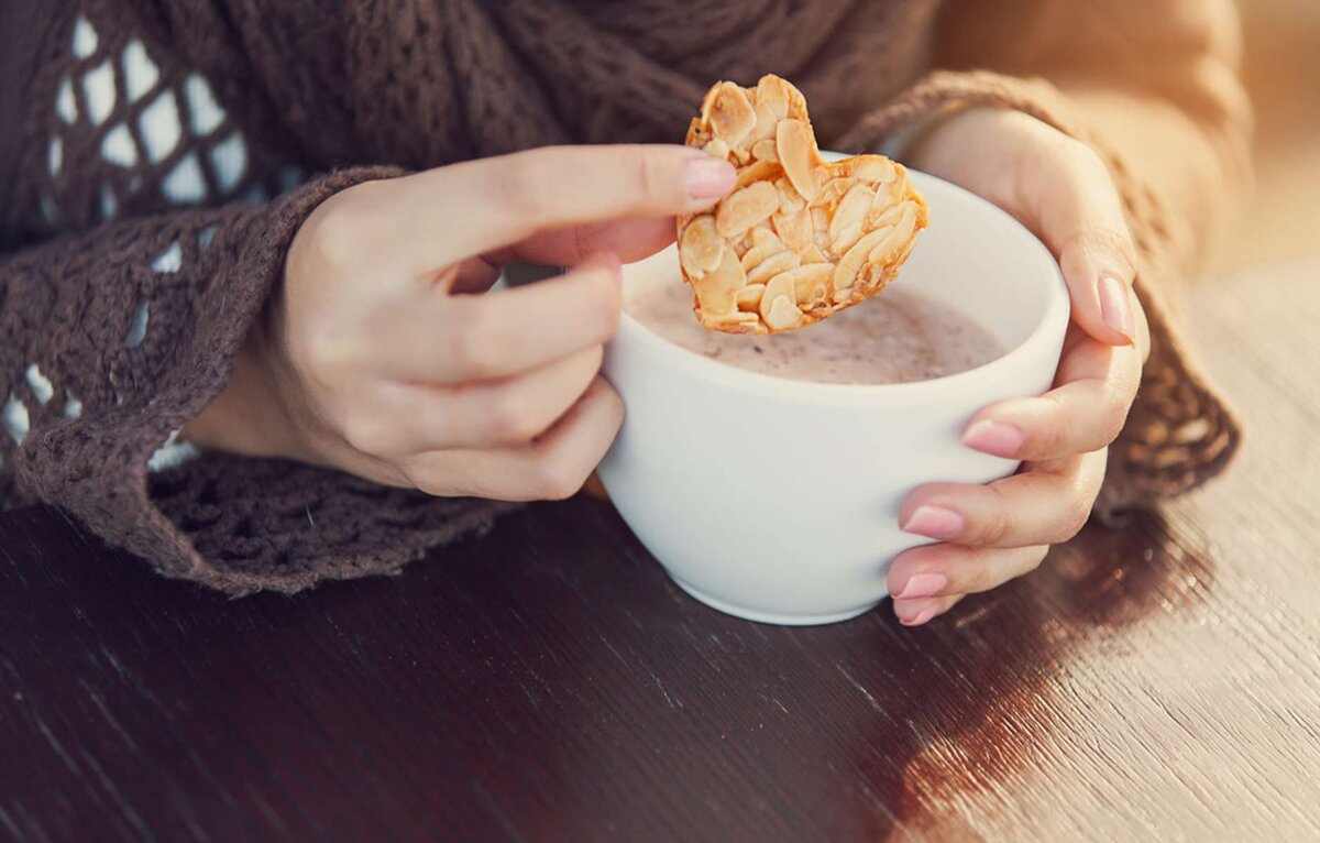 Какао с печеньем.