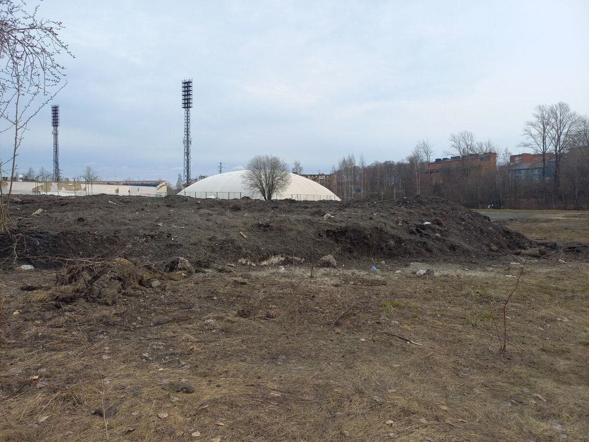    Центр Петрозаводска завалило горами грязного снега с человеческий рост Ксения Сорокина